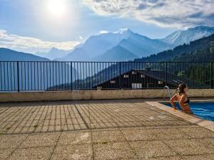 Charmant Studio vue montagne - ski, piscine, tennis, randonnées