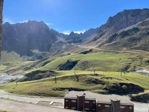 Charmant T2 avec piscine chauffée, vue montagne