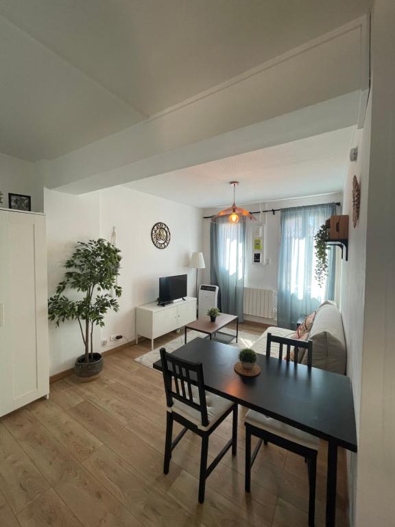 Charmant T2, Centre Historique, Place des Carmes 43 Rue Carreterie, 84000 Avignon