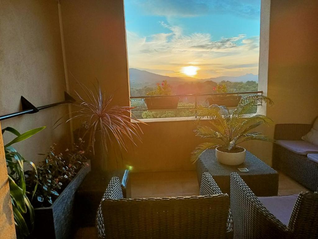 Appartement Charmant T2 climatisé avec belle vue , Golf de Pont-Royal Rue des Alpilles 13370 Mallemort