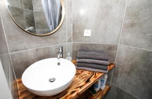 Charmant T2 en COEUR de VILLE - 2 lits + lit bébé - Wifi - Imprimante