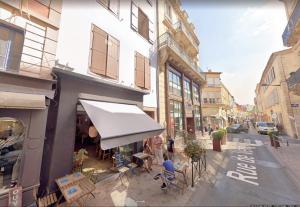 Charmant T2 en COEUR de VILLE - 2 lits + lit bébé - Wifi - Imprimante