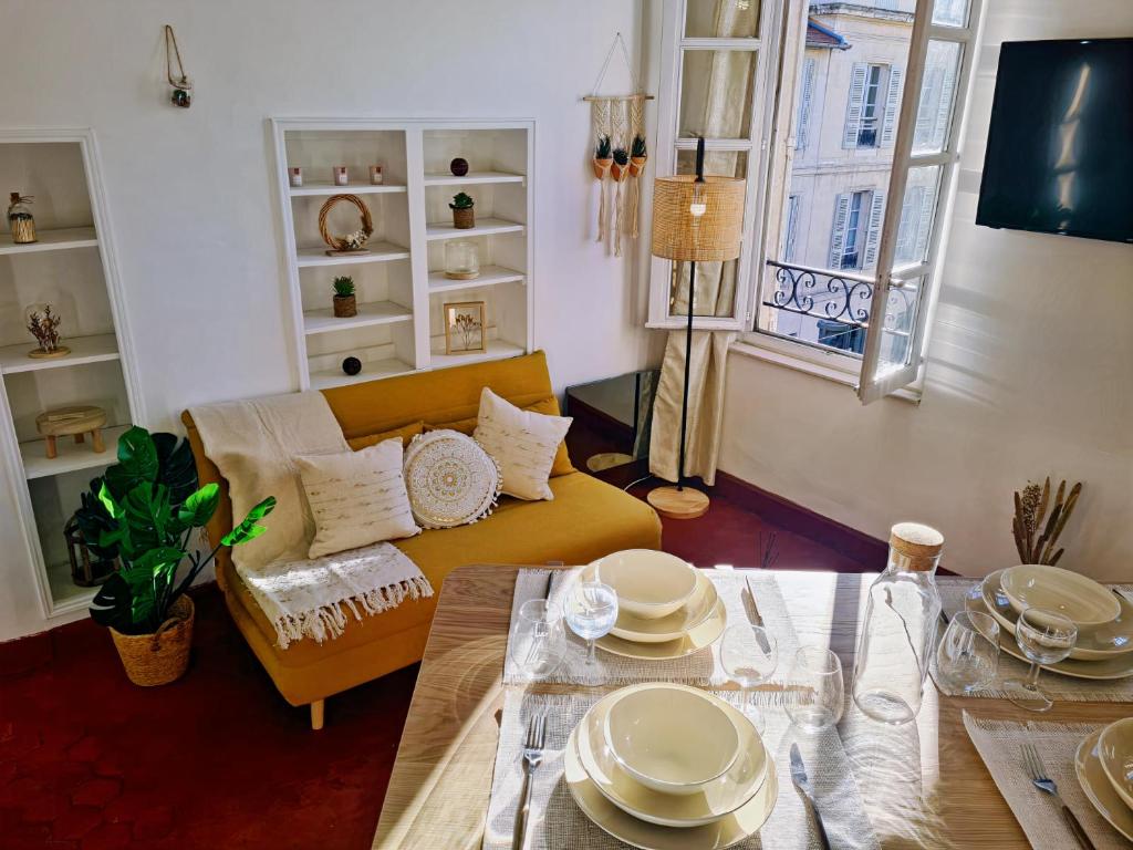 Appartement Charmant T3 calme au coeur du centre historique 13 Rue Henri Fabre 84000 Avignon