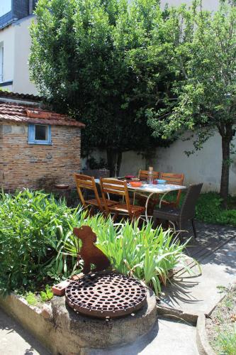 Charmante Maison de Ville avec Jardin quartier Prébendes