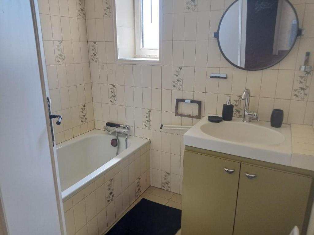 Charmante rustikale Jägersuite mit el Kamin H2O Therme Oberhof 98559 Oberhof