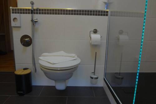 Charmante rustikale Jägersuite mit el Kamin H2O Therme Oberhof