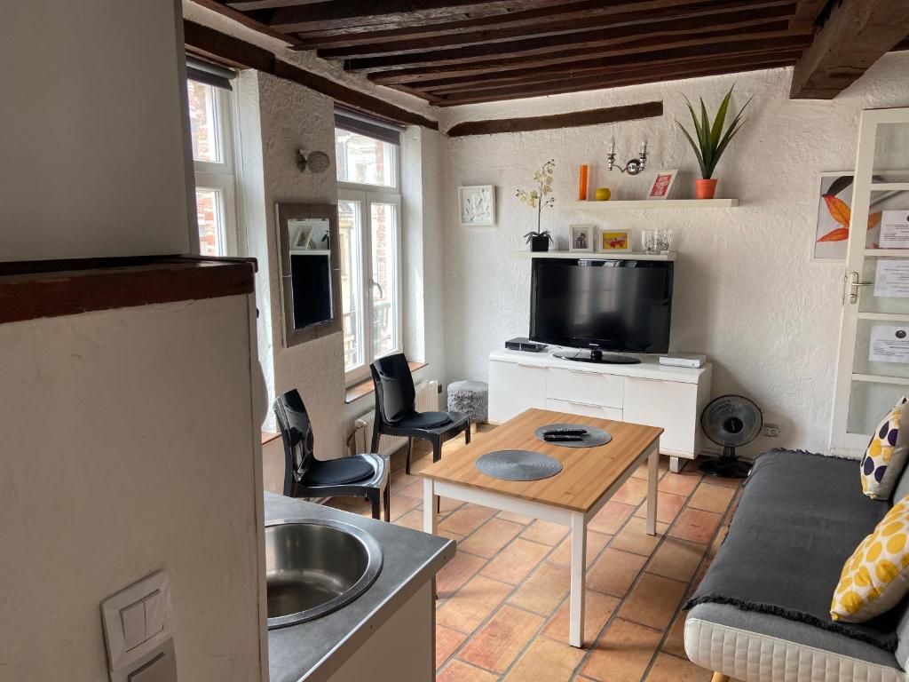 Appartement CHARME VIEUX LILLE Apartment 1 chambre 24H24H Access 2 Rue Saint-André 59800 Lille