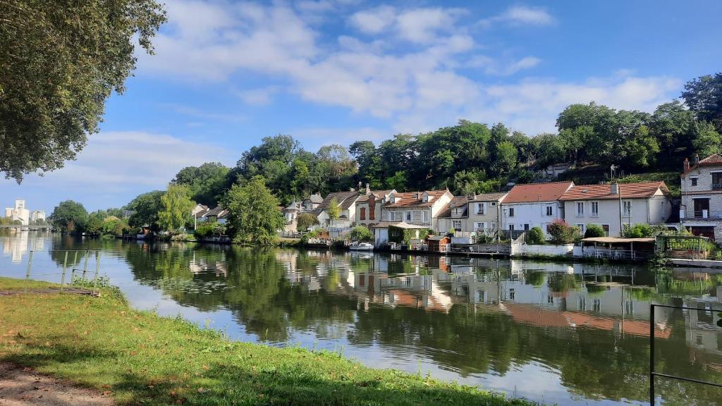 Appartement Charming 1-Bed Studio in Saint-Pierre-les-Nemours 4 Rue du Canal 77140 Saint-Pierre-lès-Nemours