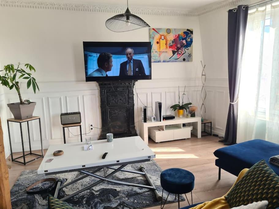 Charming 1 Bedroom Apt in the Heart of Paris (6F)
