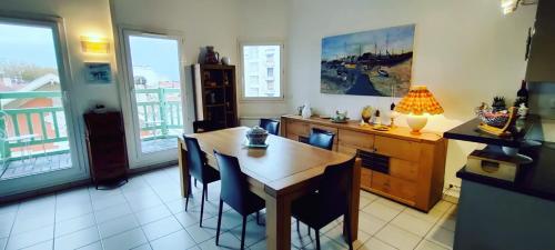 Charming 100m with balcony near the beach