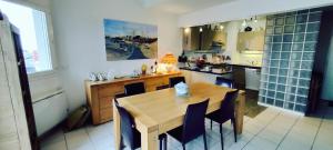 Charming 100m with balcony near the beach