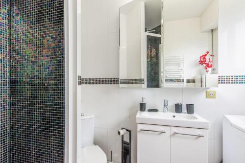 Charming 1br with balcony & pool nearby Trouville-sur-Mer station - Welkeys
