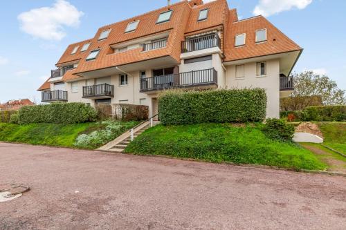 Charming 1br with terrace and parking 3 min to Cabourg's beach - Welkeys