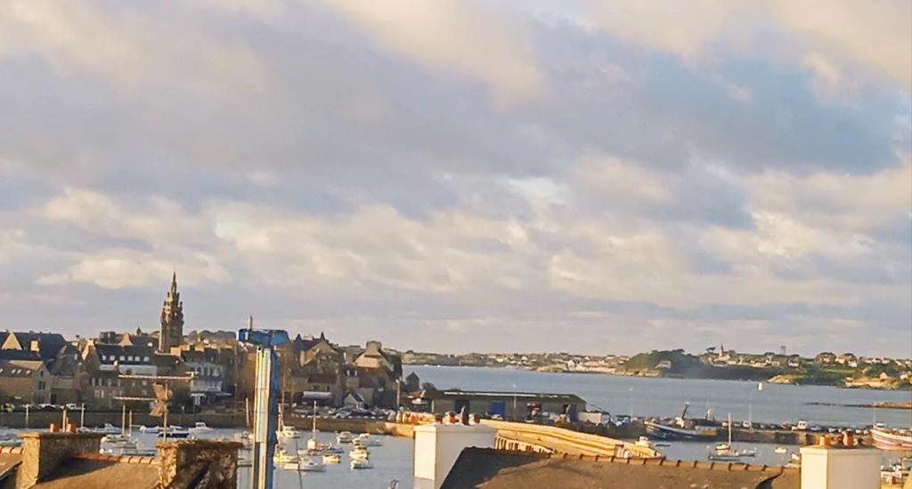 Charming 1br with terrace and parking 3 min to Cabourg's beach - Welkeys 14390 Cabourg