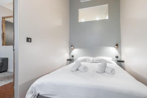 Charming 2 Bdr Old Town