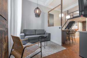 Charming 2 Bdr Old Town