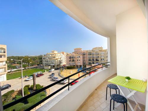 Charming 2 bedroom - 10min walk to beach