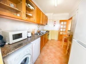 Charming 2 bedroom - 10min walk to beach