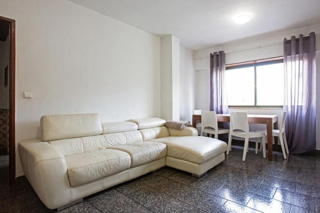 Appartement Charming 2 Bedroom Apartment in Lisbon  2650-304 Lisbonne