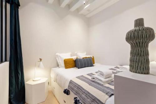 Charming 2 Bedroom Apartment in Paris