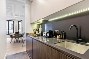 Charming 2 Bedroom Apartment in Paris