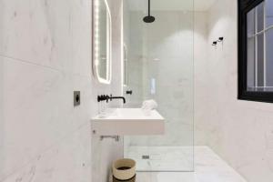 Charming 2 Bedroom Apartment in Paris