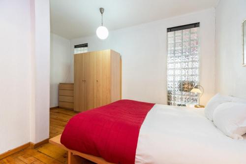 Charming 2 Bedroom Apartment next to Praça da figueira