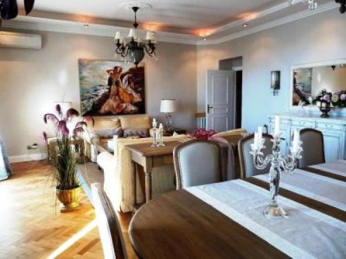 Charming 2 bedroom apt in Central Cannes walking distance to beaches Croisette and the Palais 678