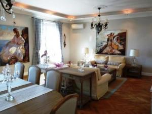 Charming 2 bedroom apt in Central Cannes walking distance to beaches Croisette and the Palais 678