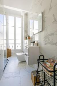 Charming 2 rooms refurbished super center