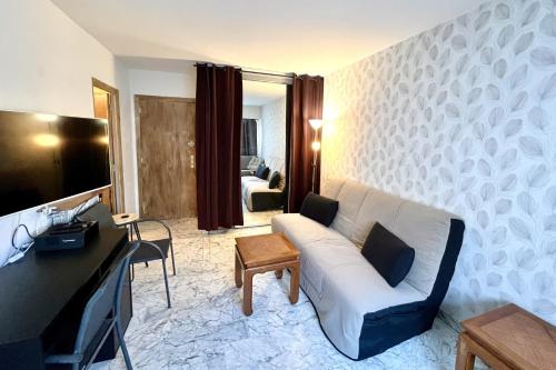 Charming 22m near the center of Cannes