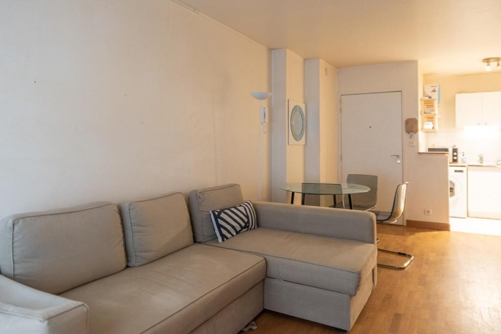 Charming 36m with terrace in the heart of Paris 34 Rue Mathurin Régnier, 75015 Paris