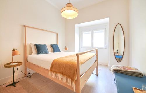 Charming 3BR APT w/ patio, by TimeCooler