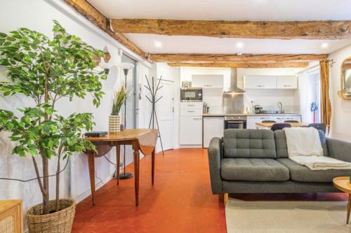 Charming 42m near the Old Port