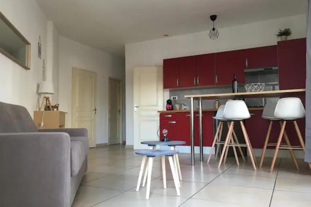 Appartement Charming 52 m near the Robine Canal 19 Quai de Lorraine 11100 Narbonne