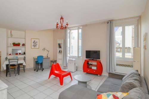 Charming and calm 1br flat at the heart of Hyères Old Town - Welkeys