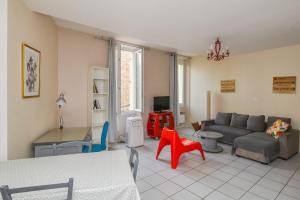 Charming and calm 1br flat at the heart of Hyères Old Town - Welkeys
