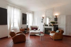 Charming and large duplex flat with beautiful terrace in Avignon