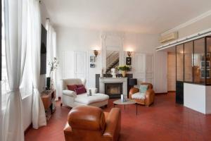 Charming and large duplex flat with beautiful terrace in Avignon