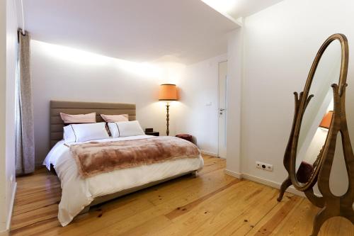 Charming and Stylish Downtown Apt in XIX century building