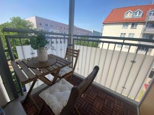 Charming Apartment - Balcony - Netflix - Kitchen