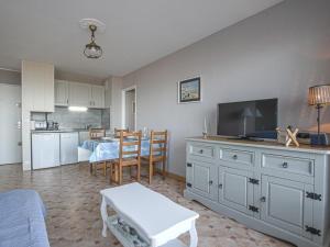 Charming Apartment in Courseulles sur Mer near Seabeach