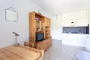 Charming Apartment in The City Center With Furnished Terrace pool & Garage