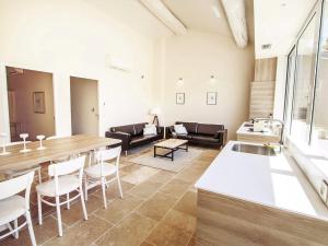 Charming Apartment in Villes que des Corbi res with Jacuzzi