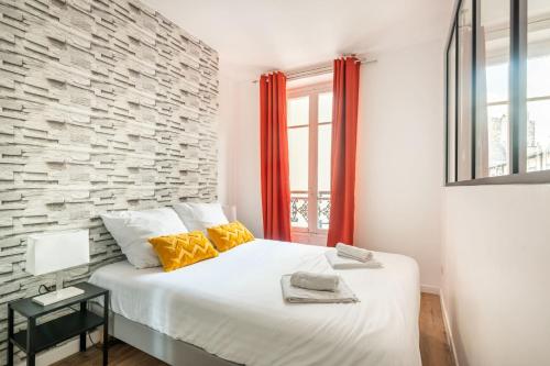 Charming apartment located in old Paris in an atypical district