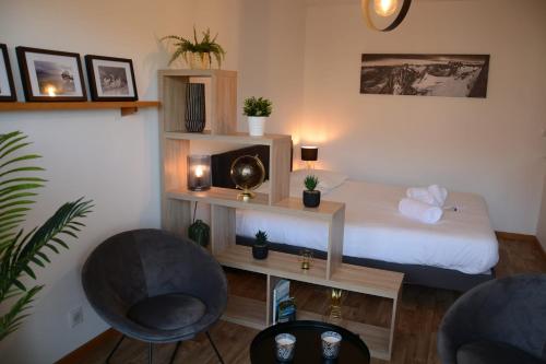 Charming Apartment Near The Lake With A Furnished Mountain View Terrace