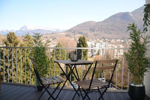 Charming Apartment Near The Lake With A Furnished Mountain View Terrace
