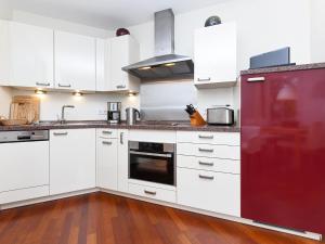 Charming Apartment on R gen island with Balcony