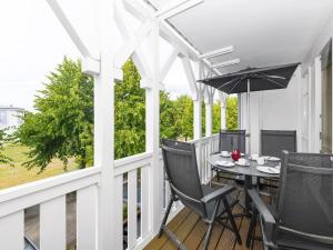 Charming Apartment on R gen island with Balcony