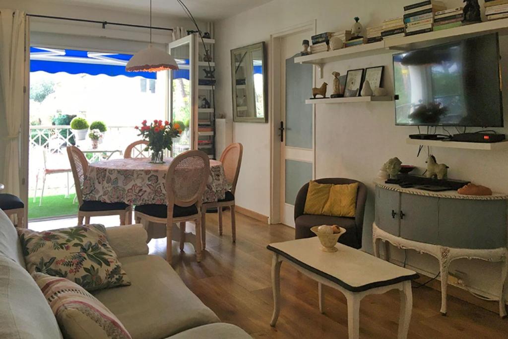 Charming apartment on the heights of Toulon 1549 Avenue Joseph Louis Ortolan, 83000 Toulon